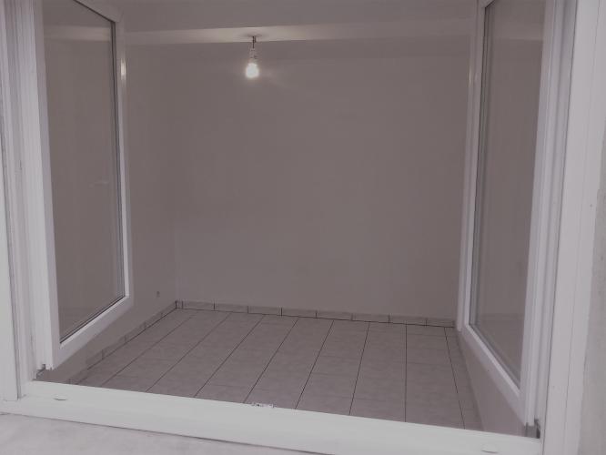 Chambre vue depuis la cour